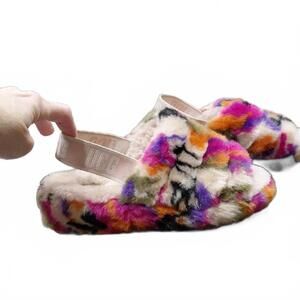 "Ugg" Womens Sz. 8M, "Mottee Multicolor" Women's Fuzzy Slippers. Good Condition.